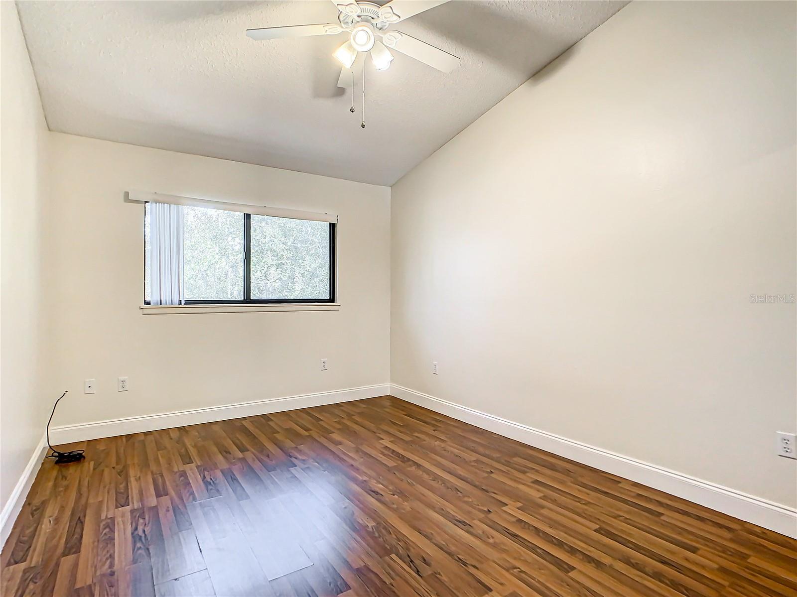 Image 20 of 34 For 955 Sunridge Drive 102