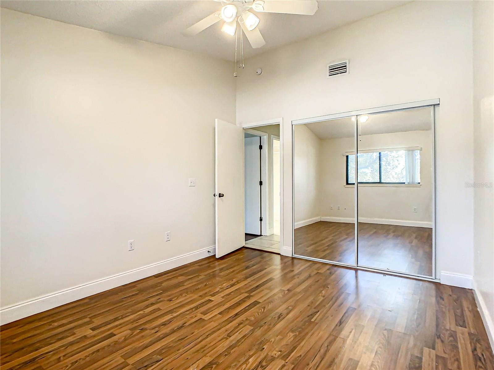 Image 21 of 34 For 955 Sunridge Drive 102