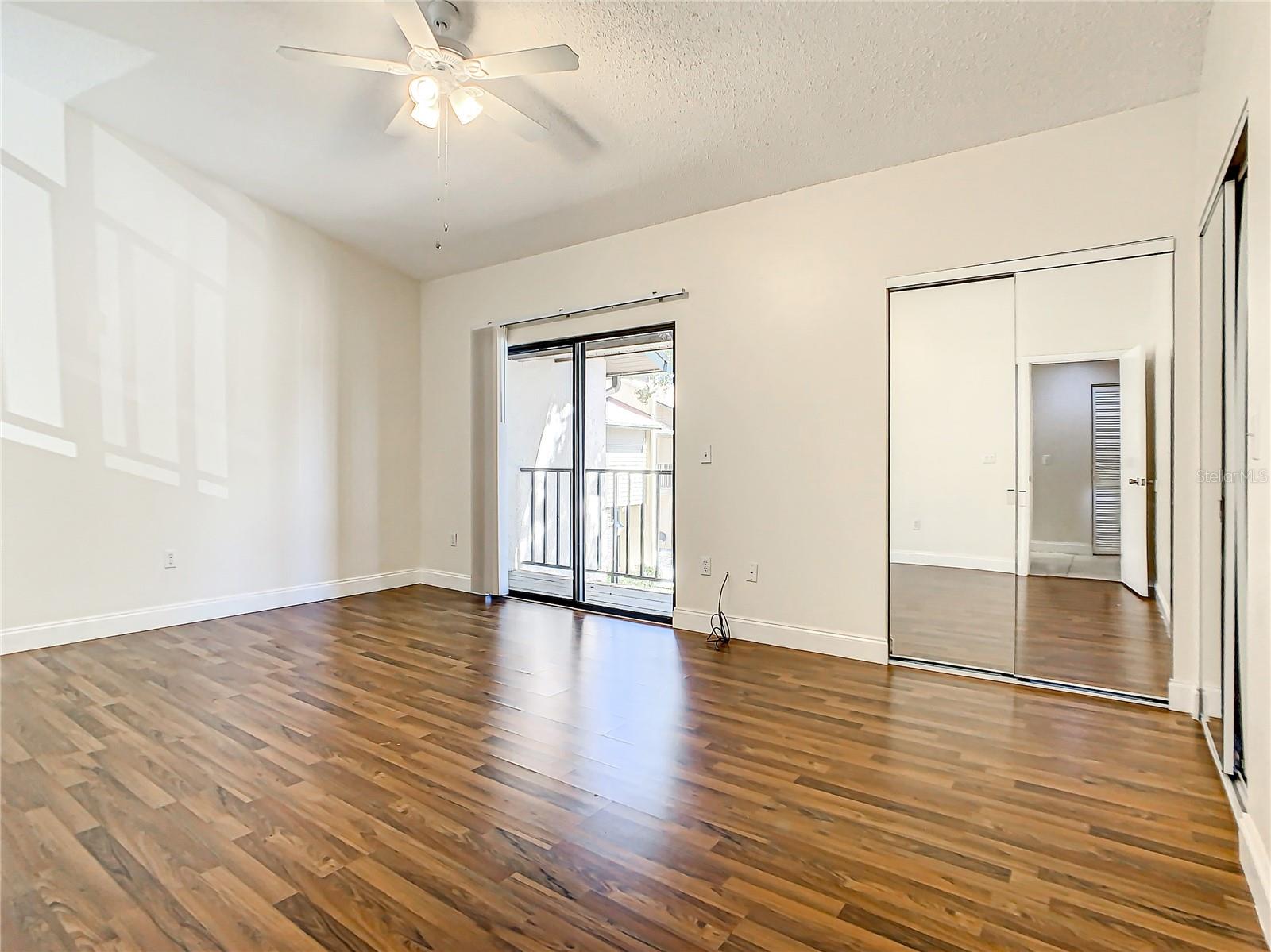 Image 23 of 34 For 955 Sunridge Drive 102