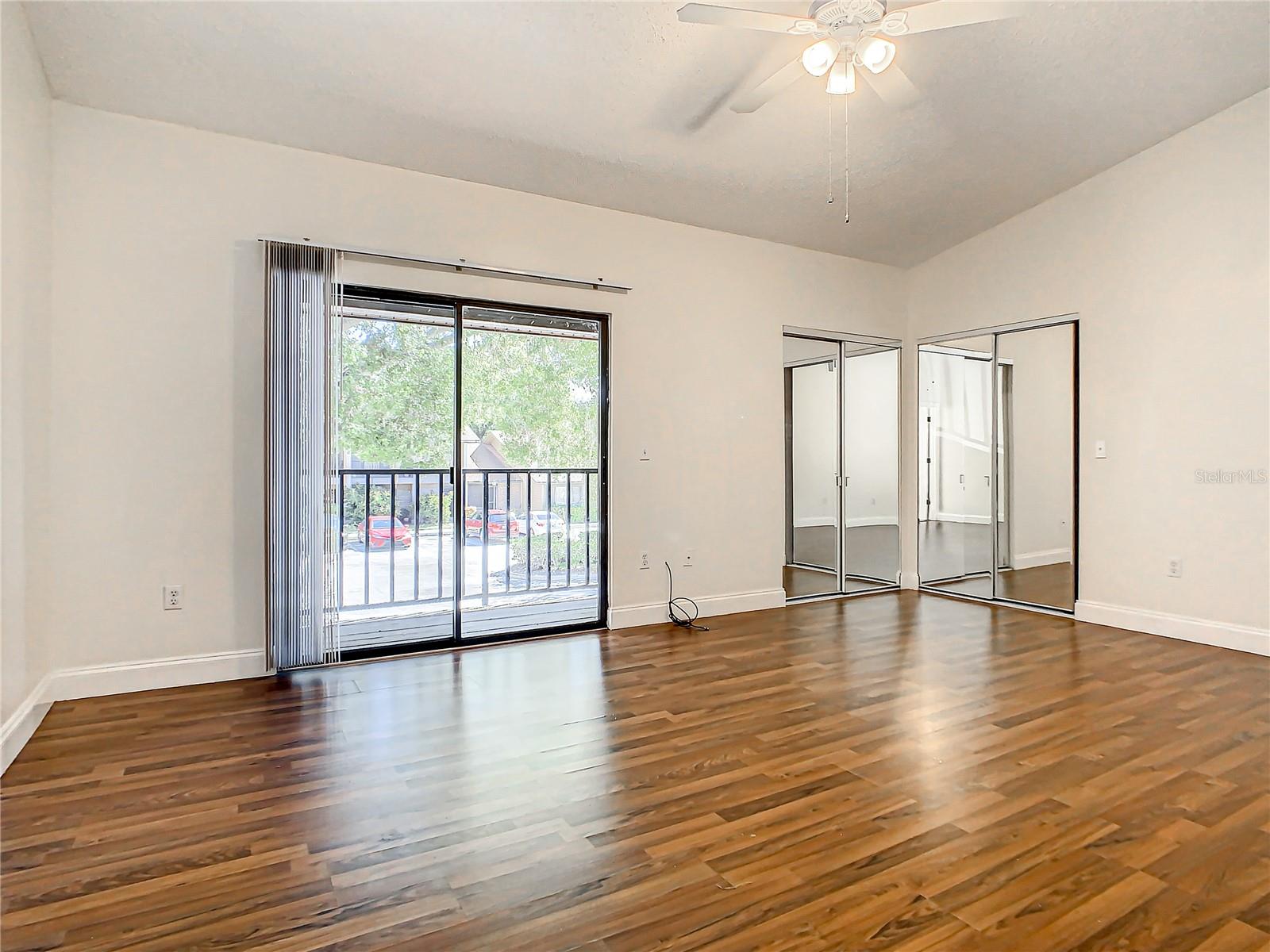 Image 25 of 34 For 955 Sunridge Drive 102