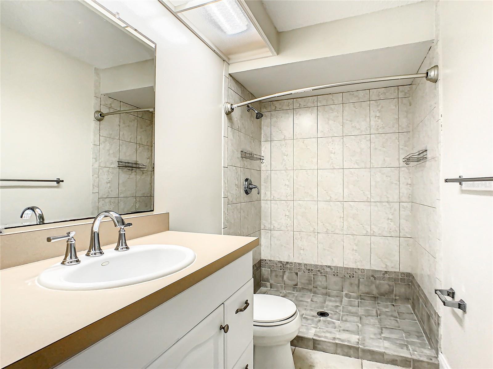 Image 27 of 34 For 955 Sunridge Drive 102