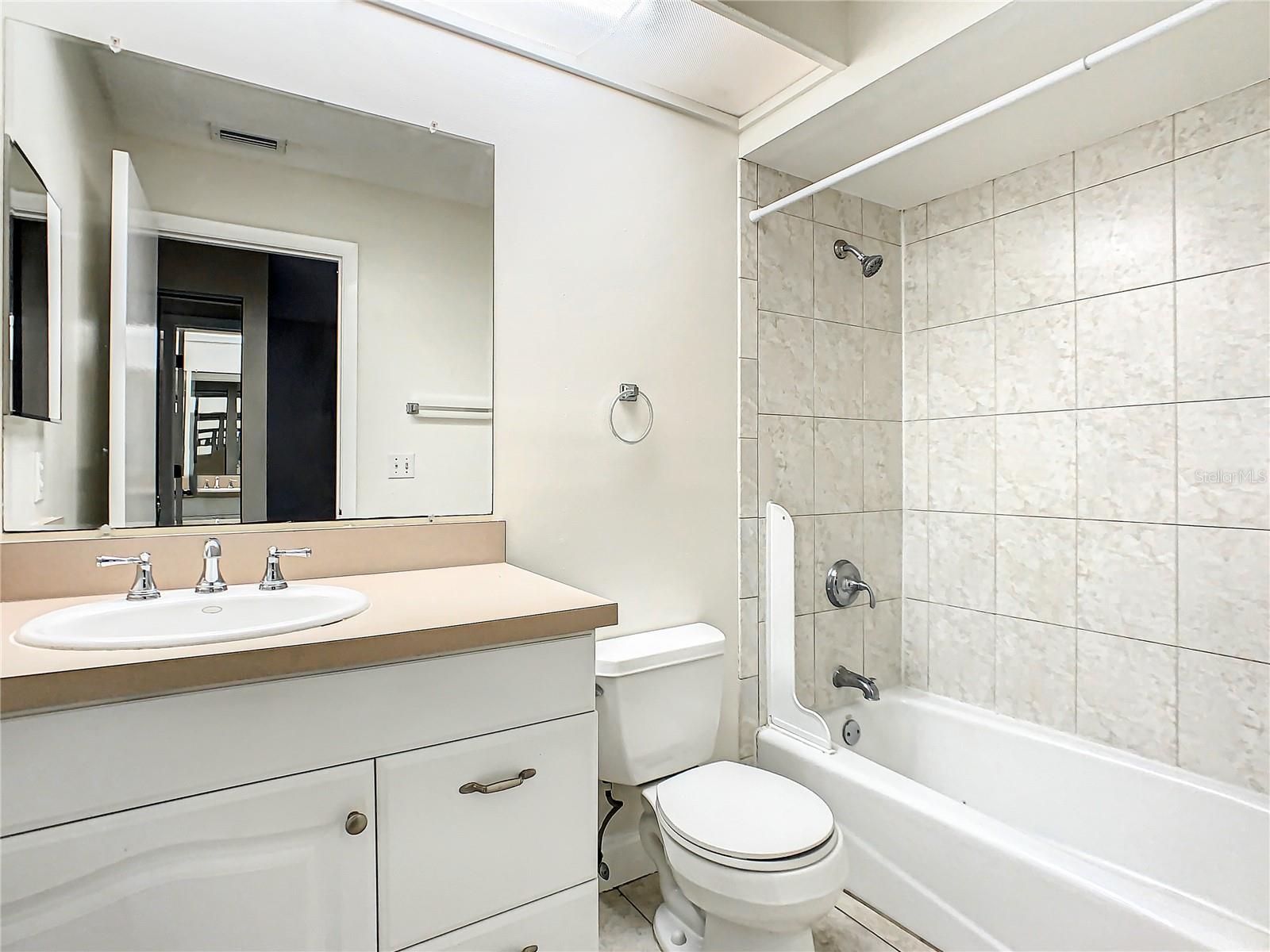 Image 28 of 34 For 955 Sunridge Drive 102