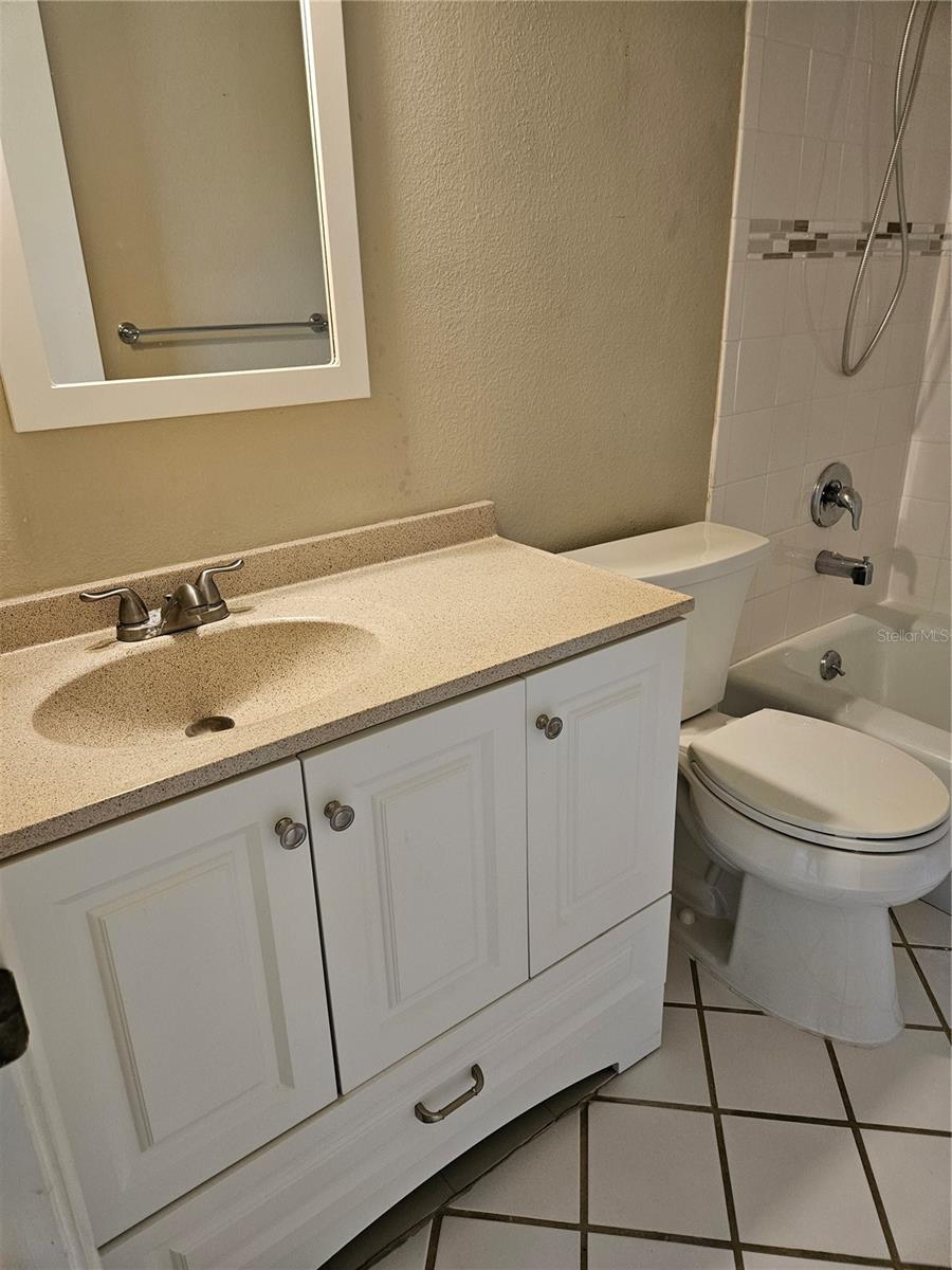 Image 10 of 24 For 215 Rubens Drive 215g