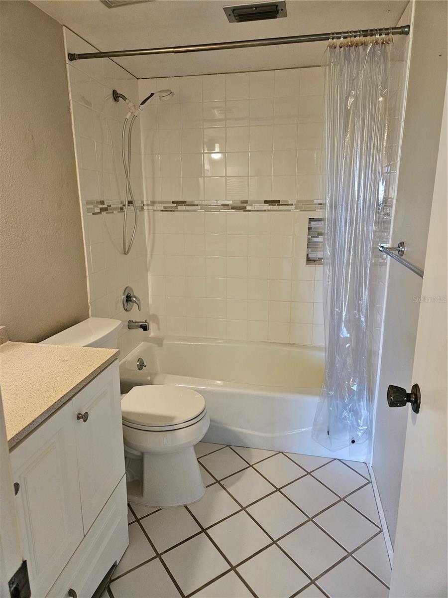 Image 11 of 24 For 215 Rubens Drive 215g