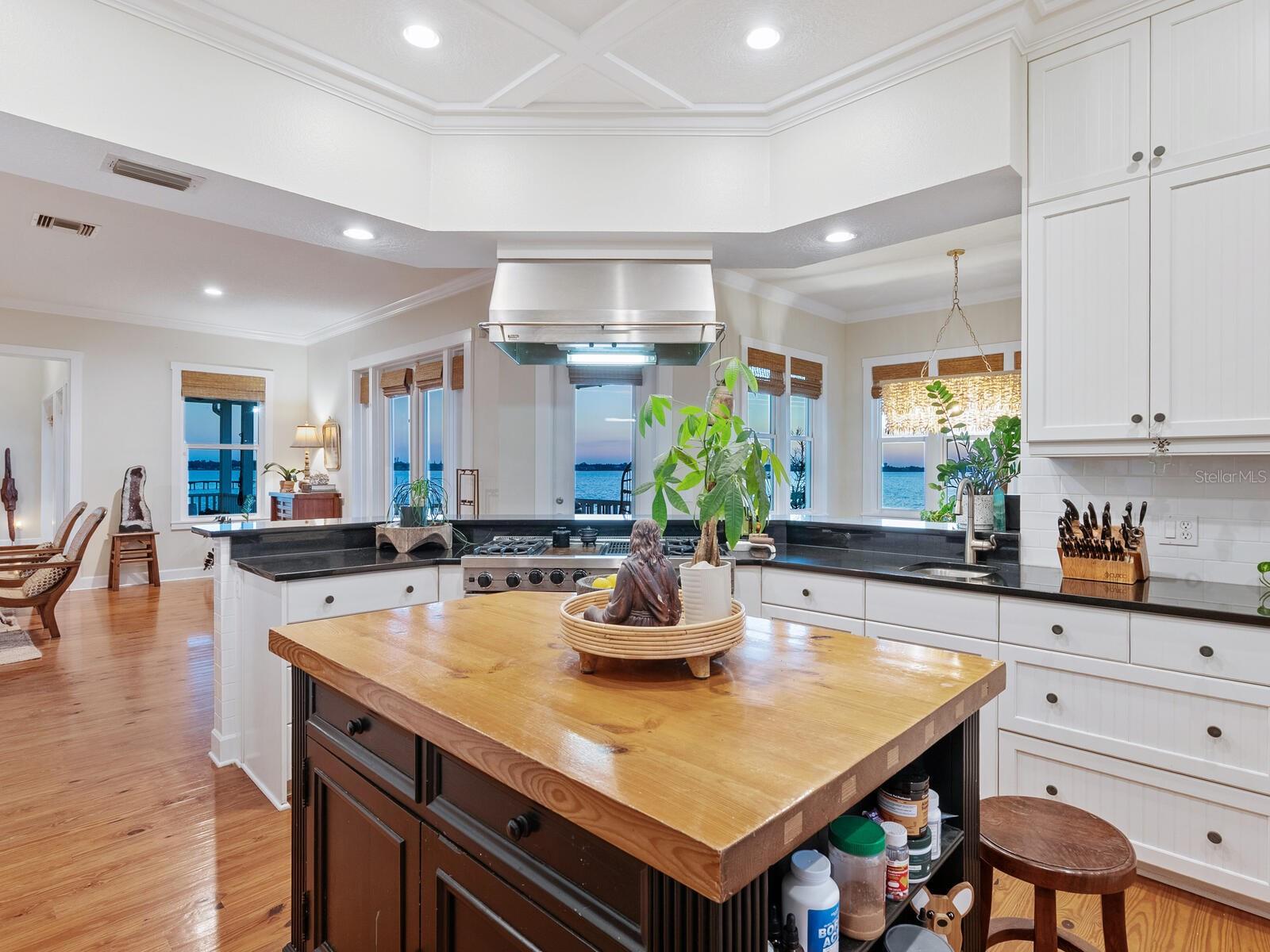 Image 13 of 62 For 2211 6th Street W