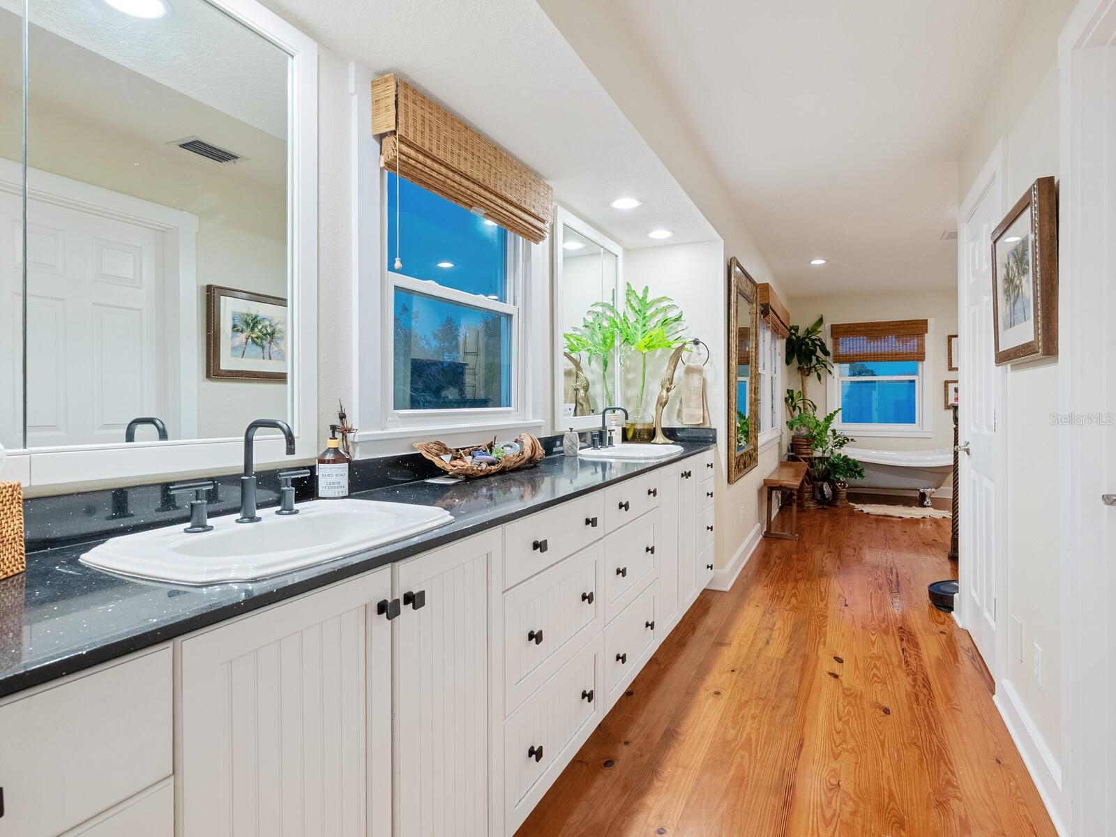 Image 23 of 62 For 2211 6th Street W