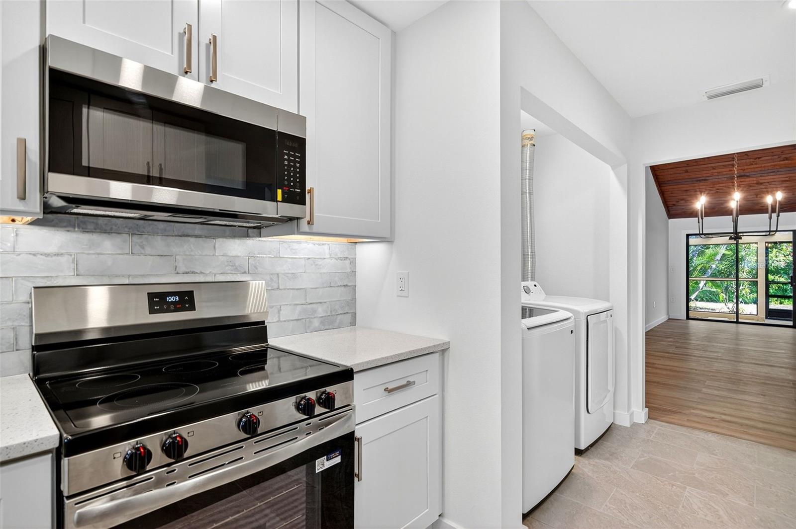 Image 21 of 63 For 7607 4th Avenue W