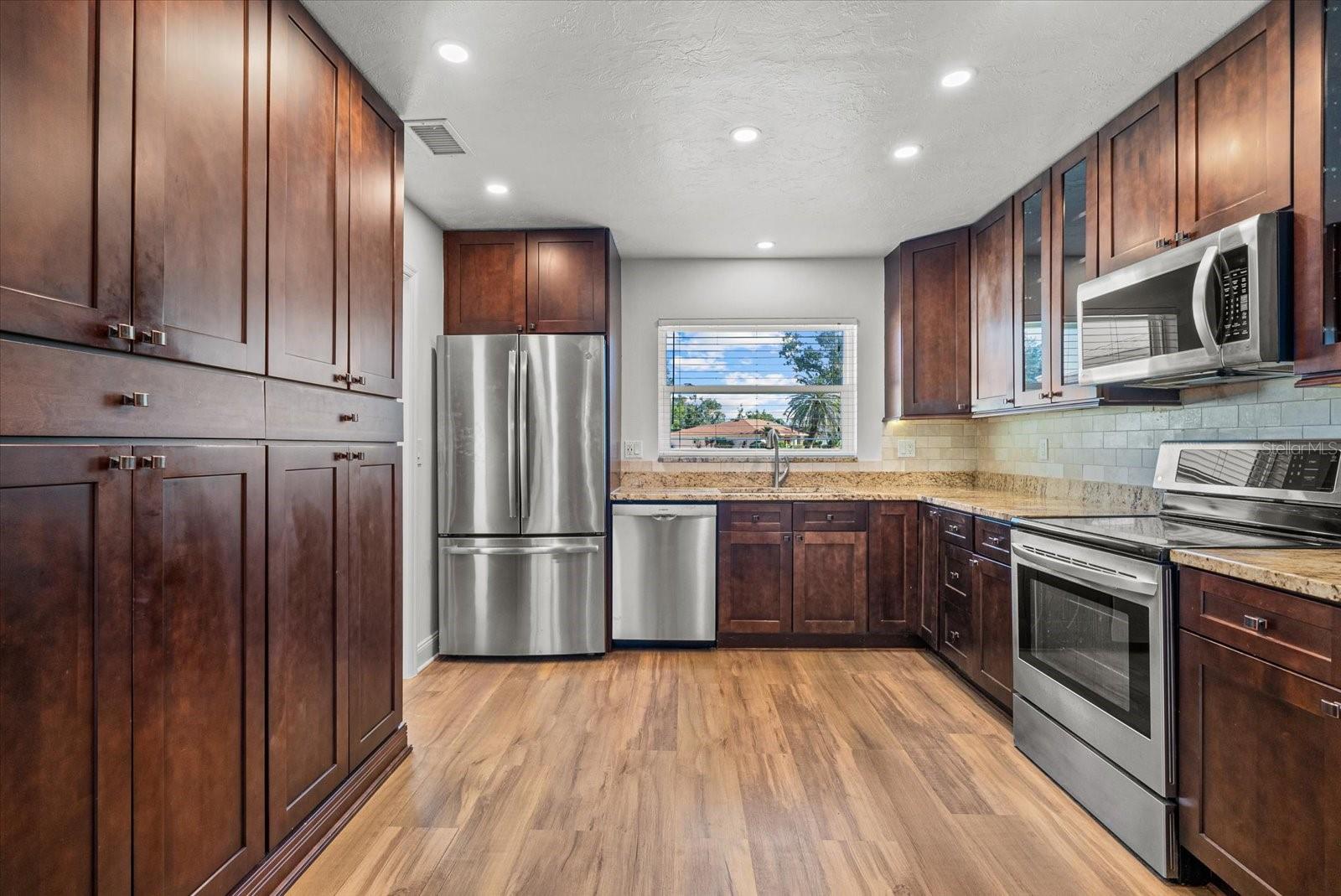 Image 10 of 39 For 4428 Meadow Creek Circle