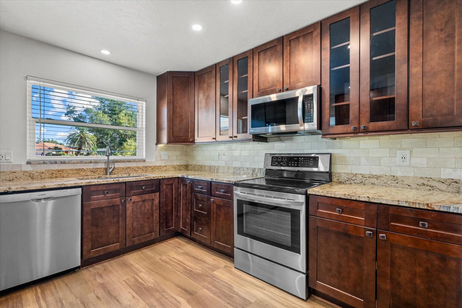 Image 11 of 39 For 4428 Meadow Creek Circle