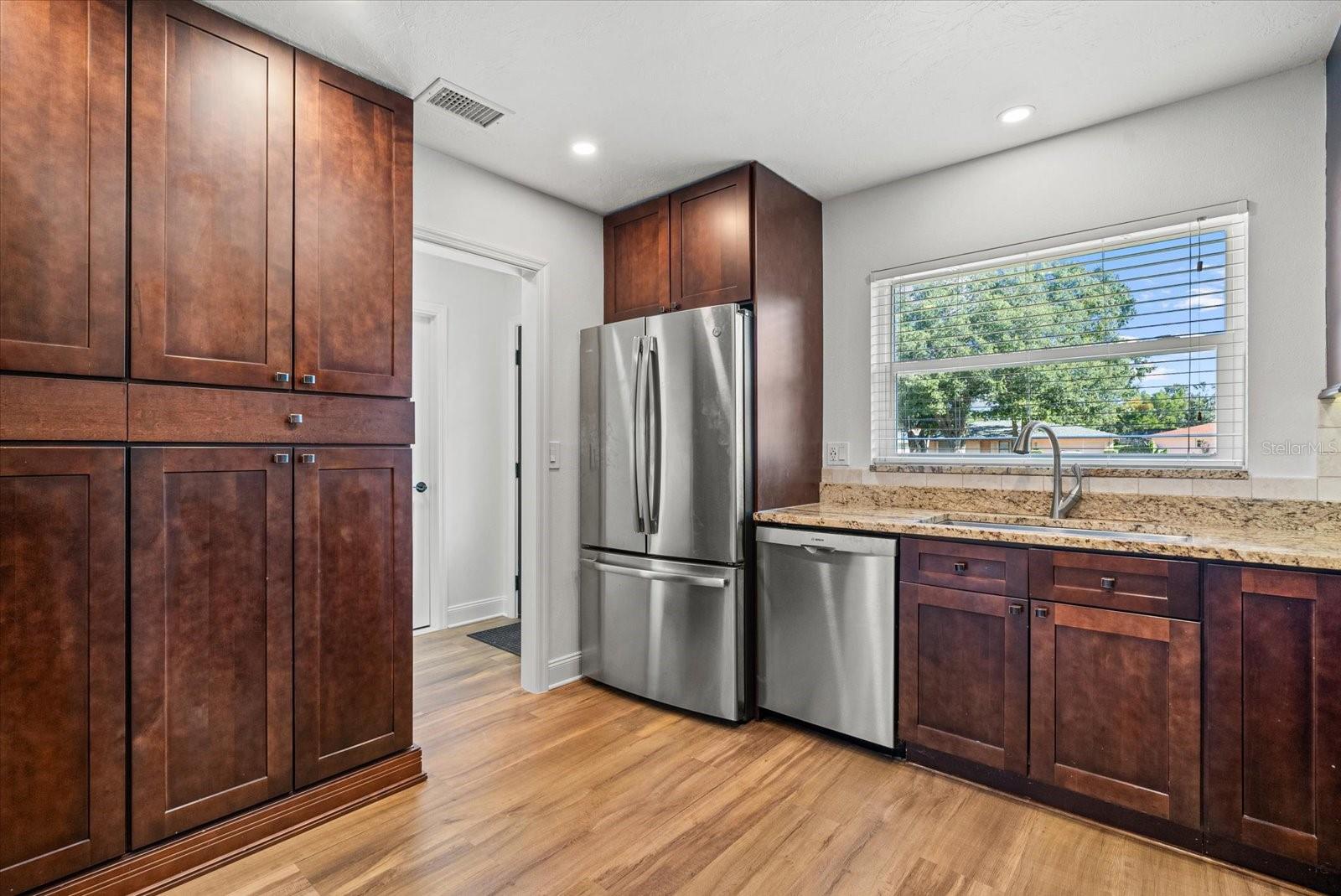 Image 12 of 39 For 4428 Meadow Creek Circle