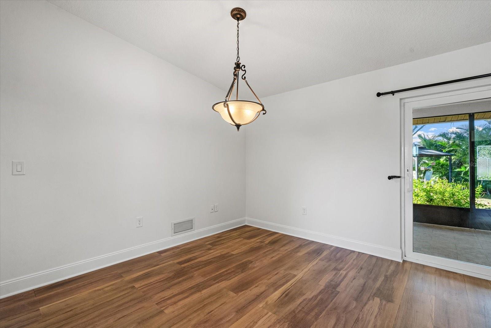 Image 14 of 39 For 4428 Meadow Creek Circle