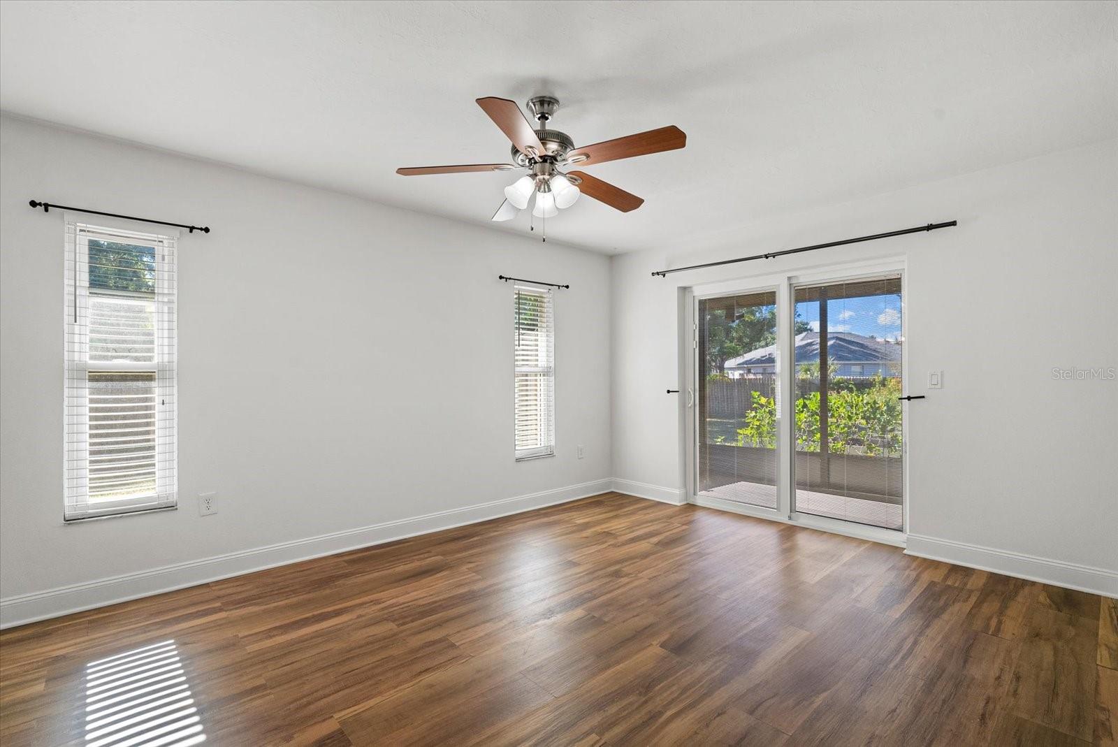 Image 15 of 39 For 4428 Meadow Creek Circle