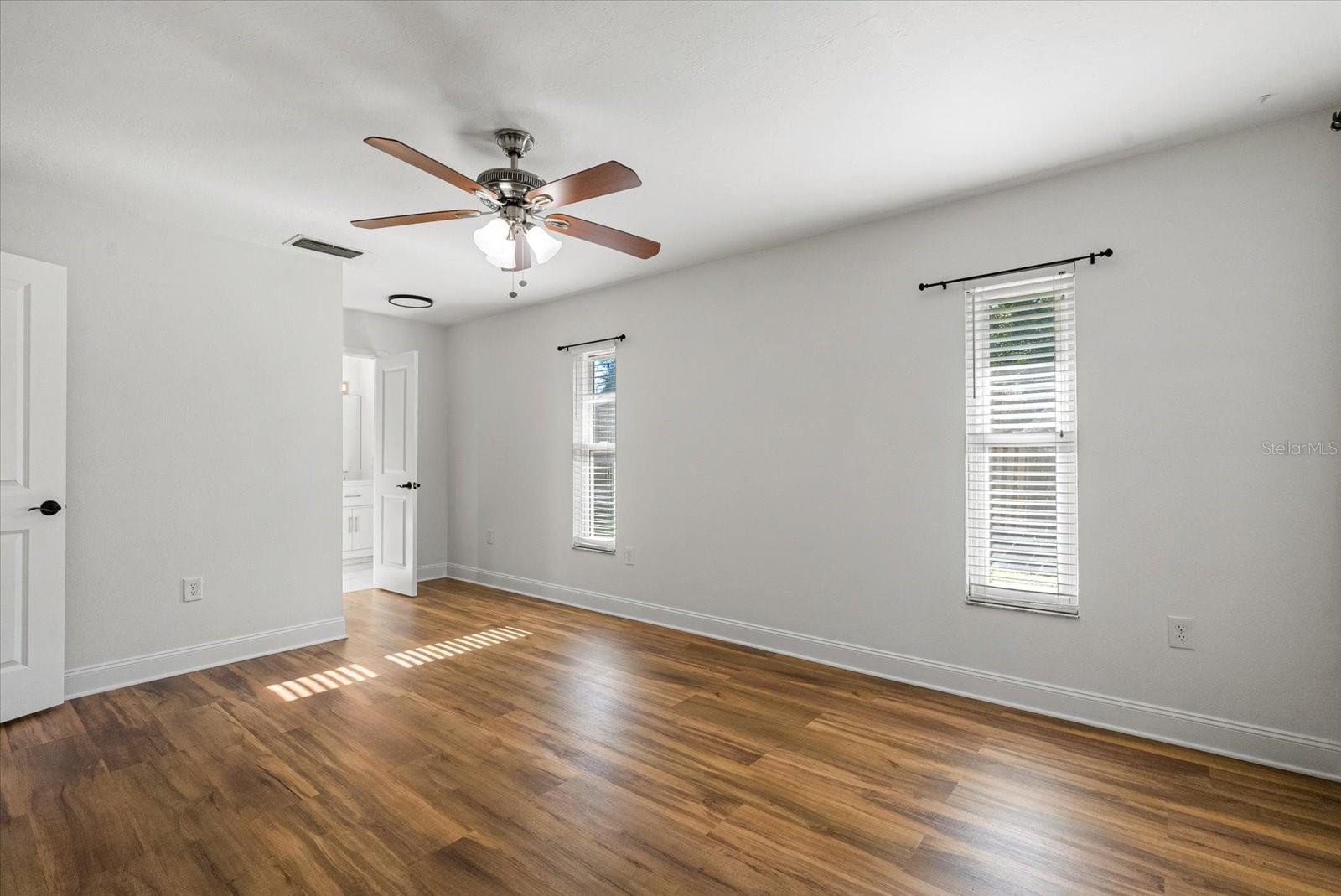 Image 16 of 39 For 4428 Meadow Creek Circle