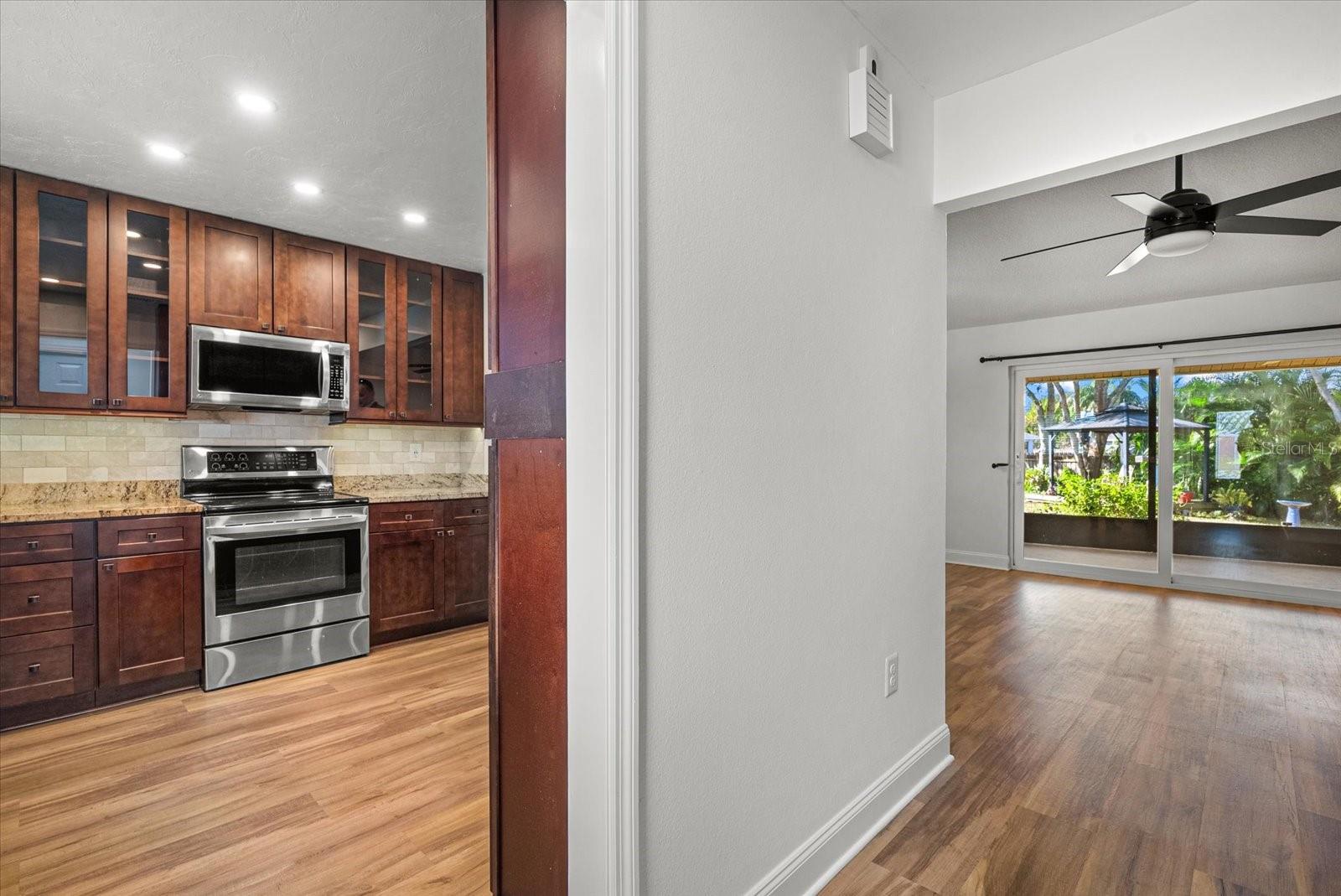 Image 5 of 39 For 4428 Meadow Creek Circle