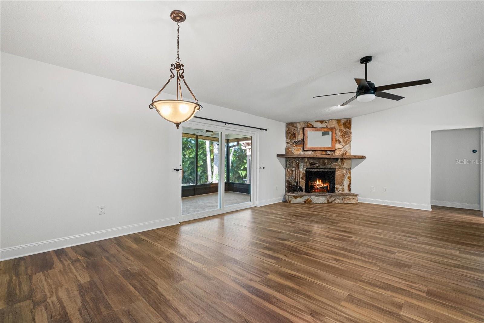 Image 6 of 39 For 4428 Meadow Creek Circle