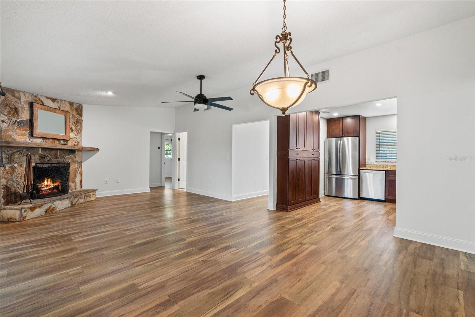 Image 7 of 39 For 4428 Meadow Creek Circle