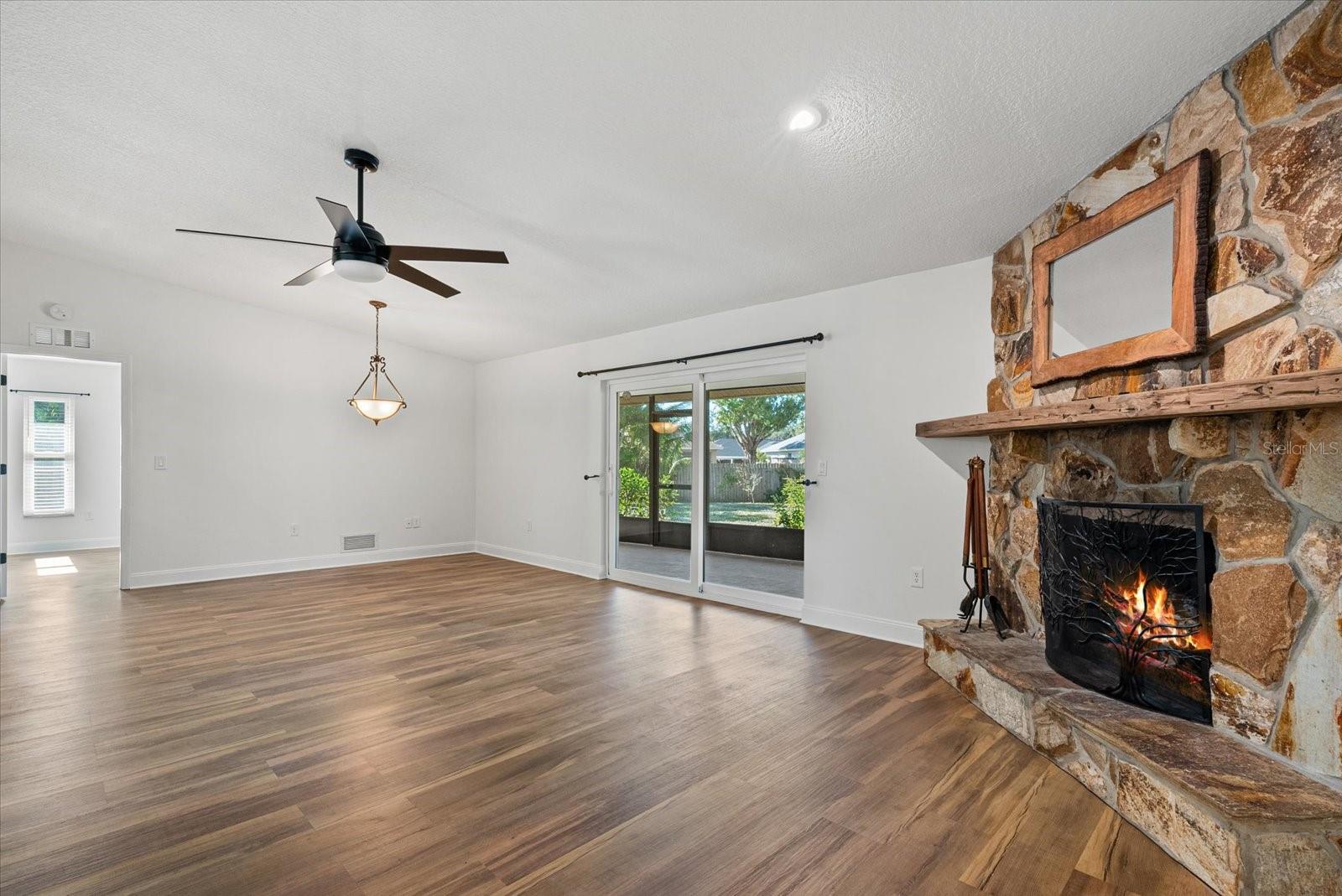 Image 9 of 39 For 4428 Meadow Creek Circle