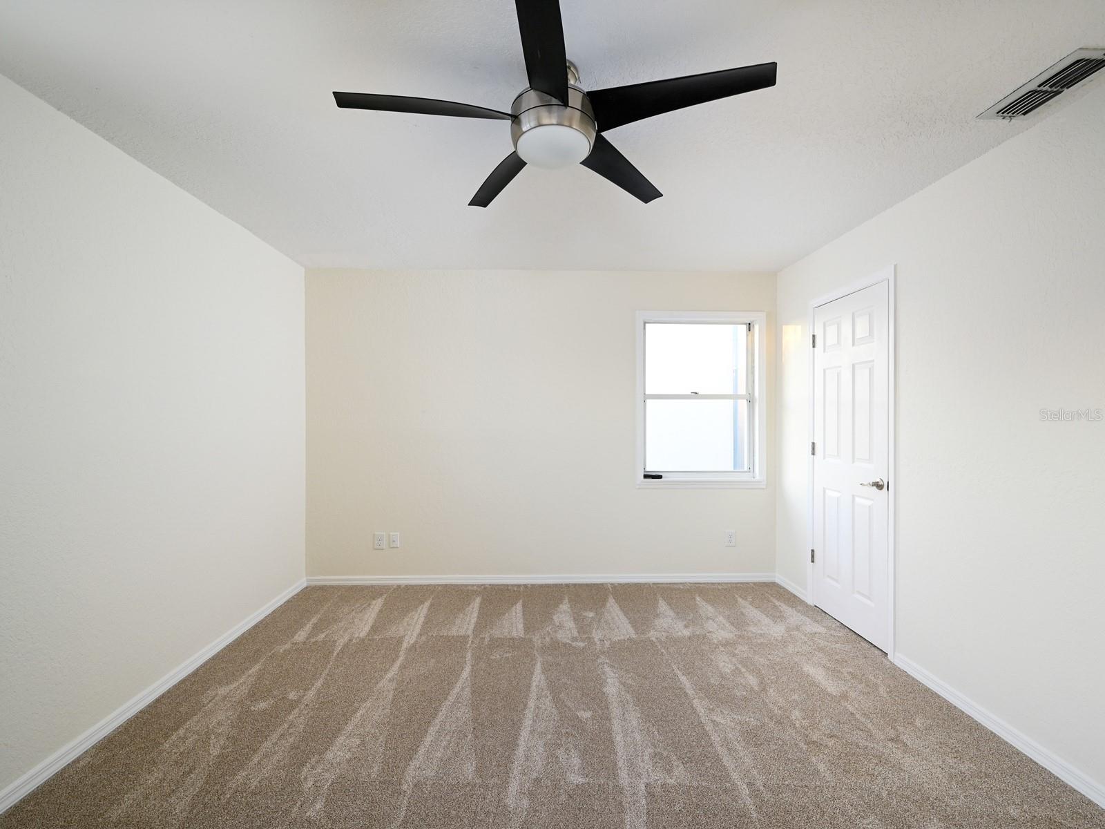 Image 21 of 100 For 5947 Bayview Circle S