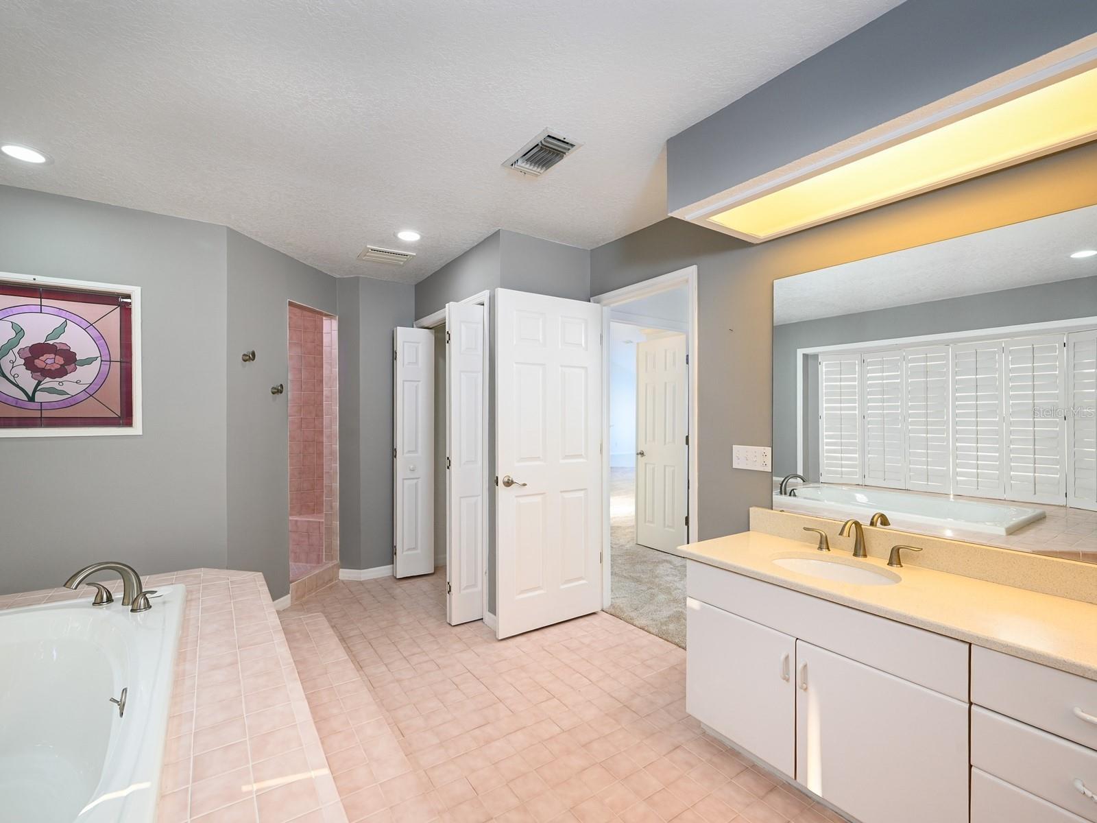 Image 32 of 100 For 5947 Bayview Circle S