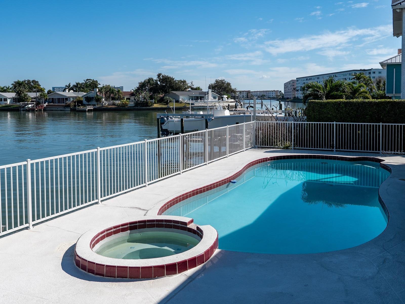 Image 38 of 100 For 5947 Bayview Circle S