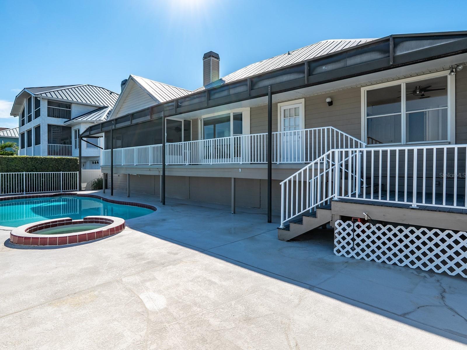 Image 39 of 100 For 5947 Bayview Circle S