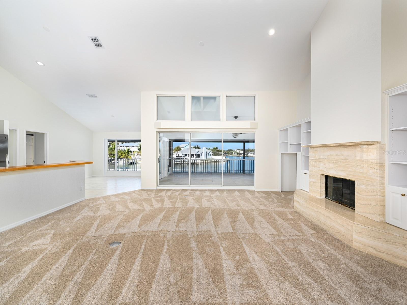 Image 4 of 100 For 5947 Bayview Circle S