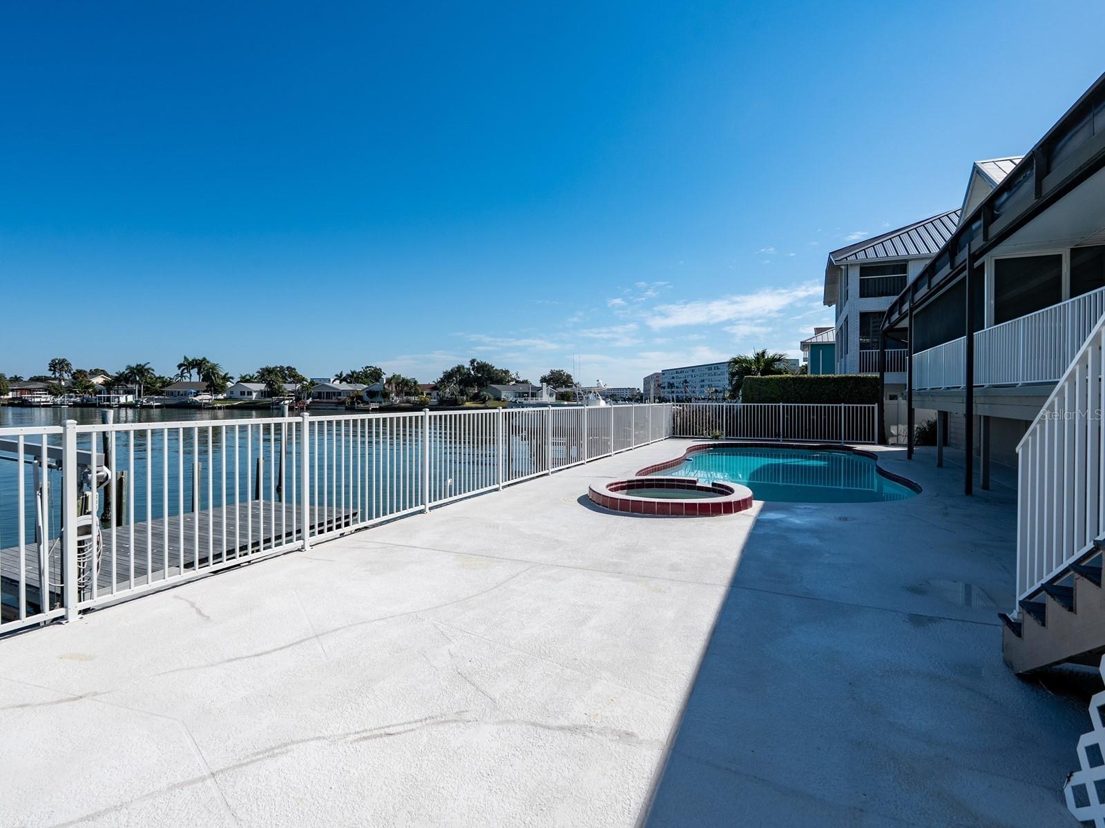 Image 40 of 100 For 5947 Bayview Circle S