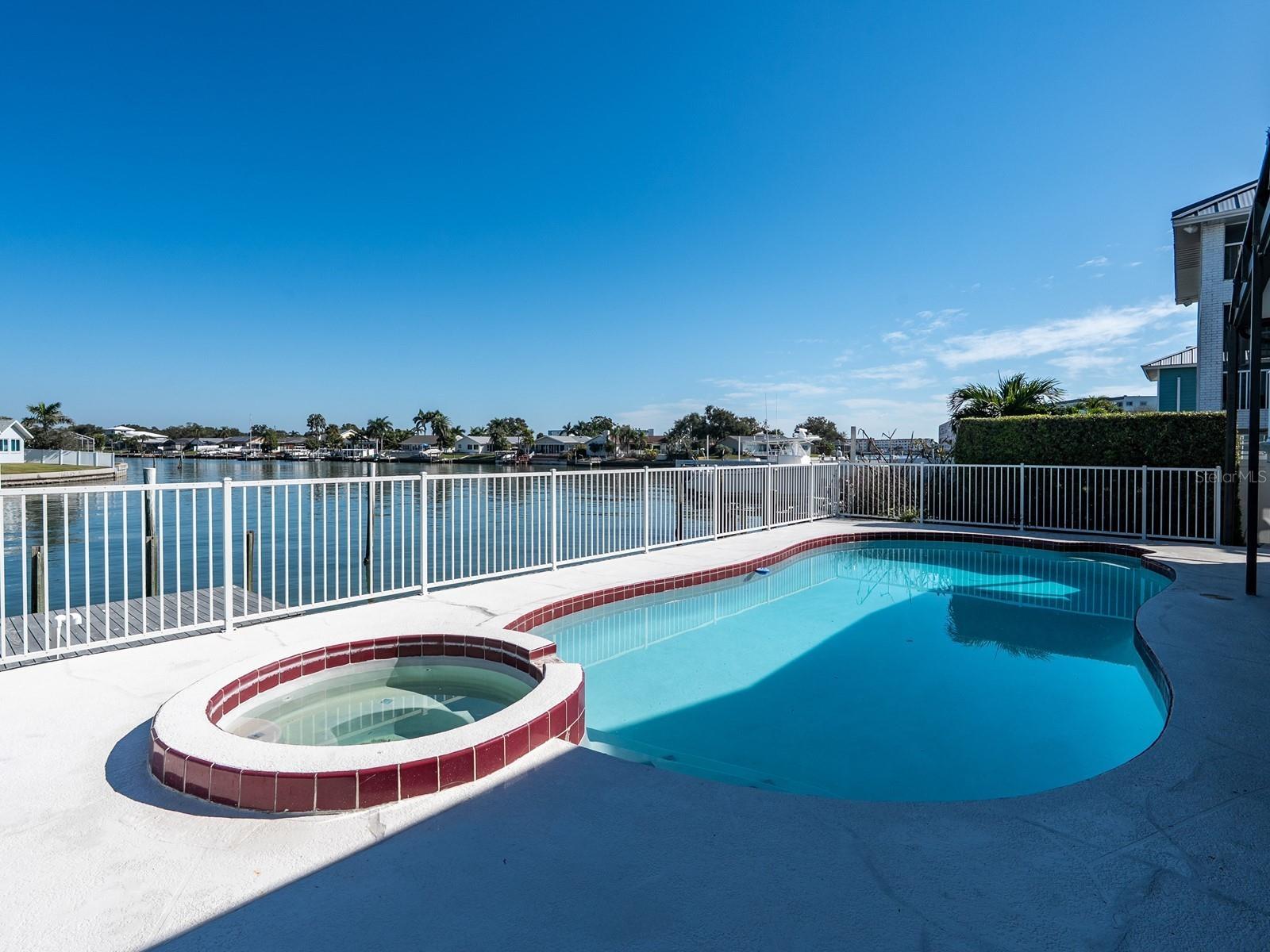 Image 41 of 100 For 5947 Bayview Circle S