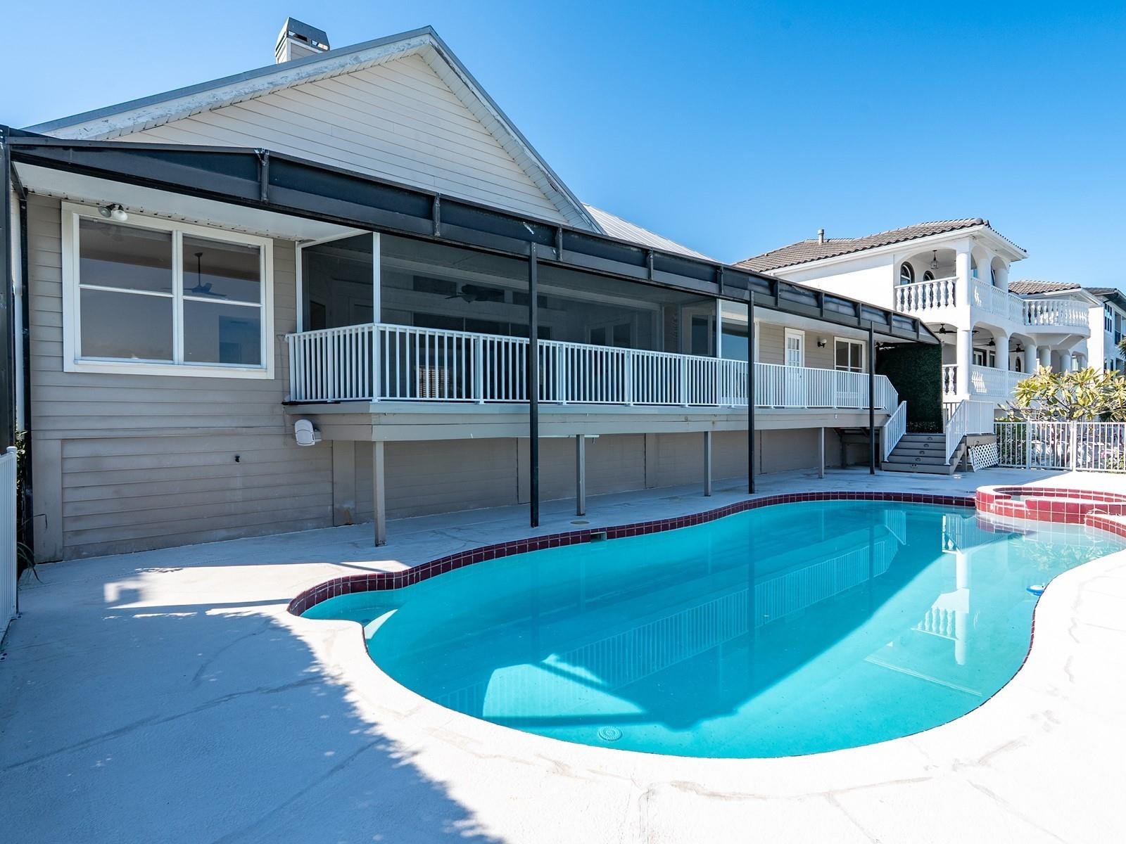 Image 42 of 100 For 5947 Bayview Circle S