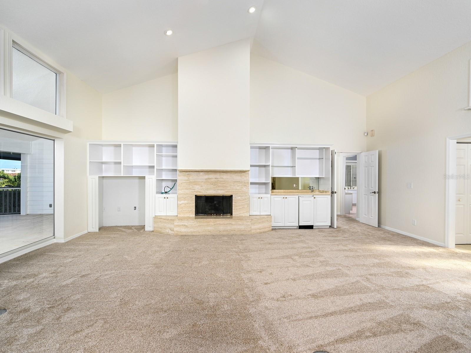 Image 6 of 100 For 5947 Bayview Circle S