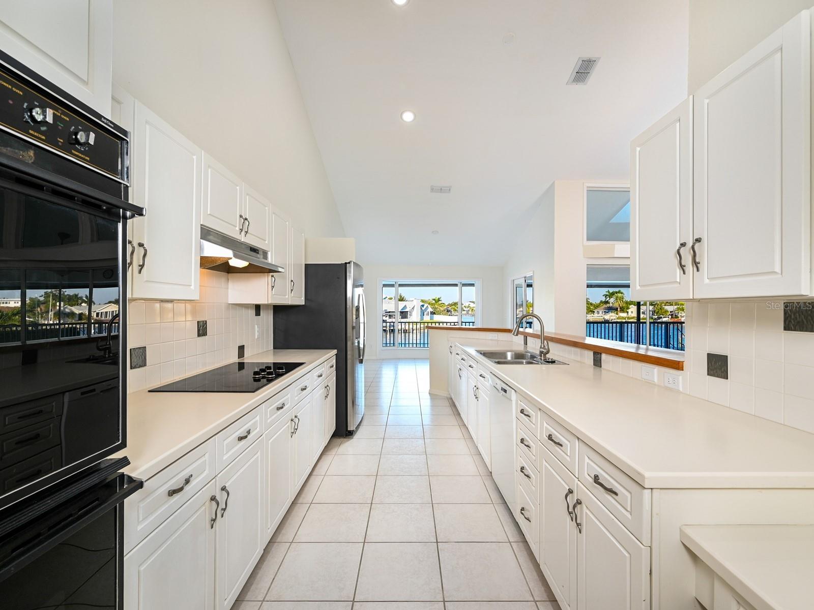 Image 9 of 100 For 5947 Bayview Circle S