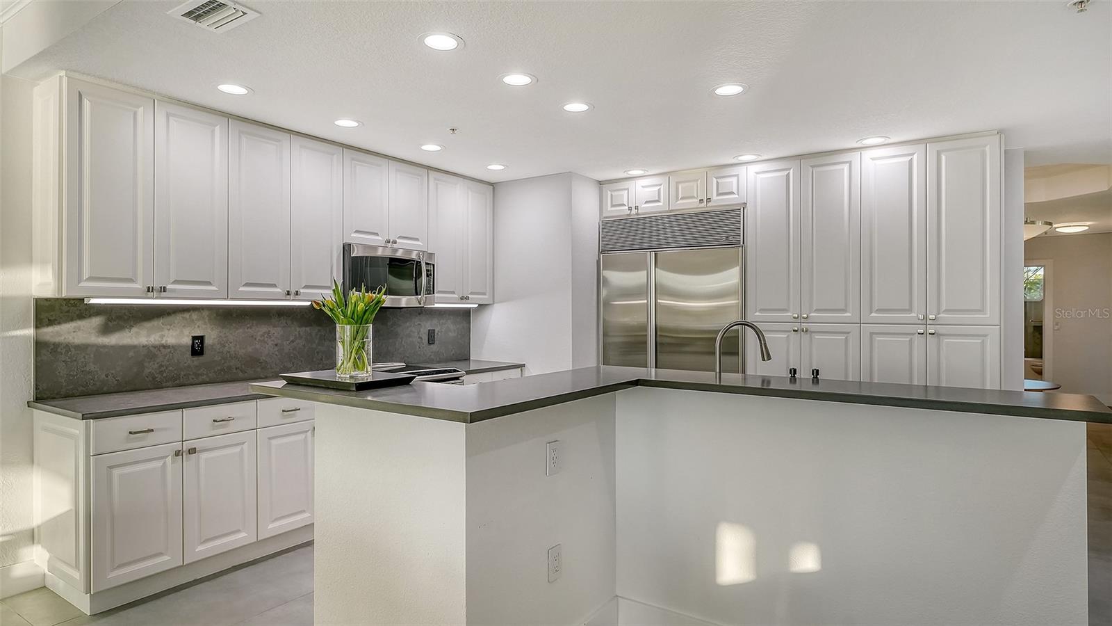 Image 14 of 51 For 166 Golden Gate Point 22