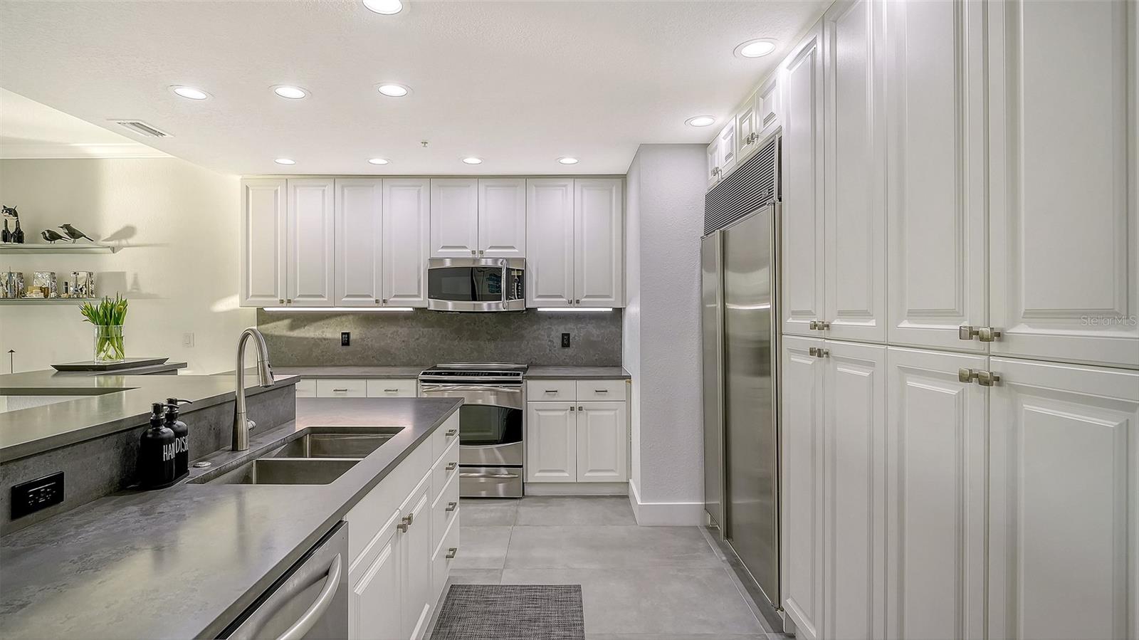 Image 15 of 51 For 166 Golden Gate Point 22