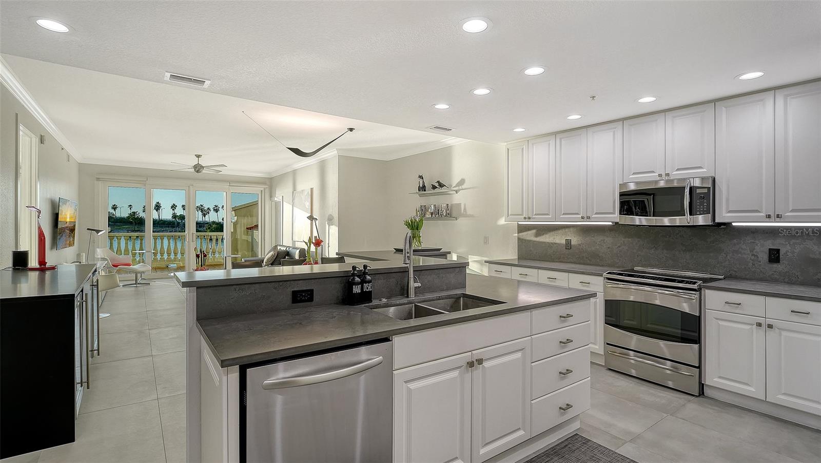 Image 16 of 51 For 166 Golden Gate Point 22