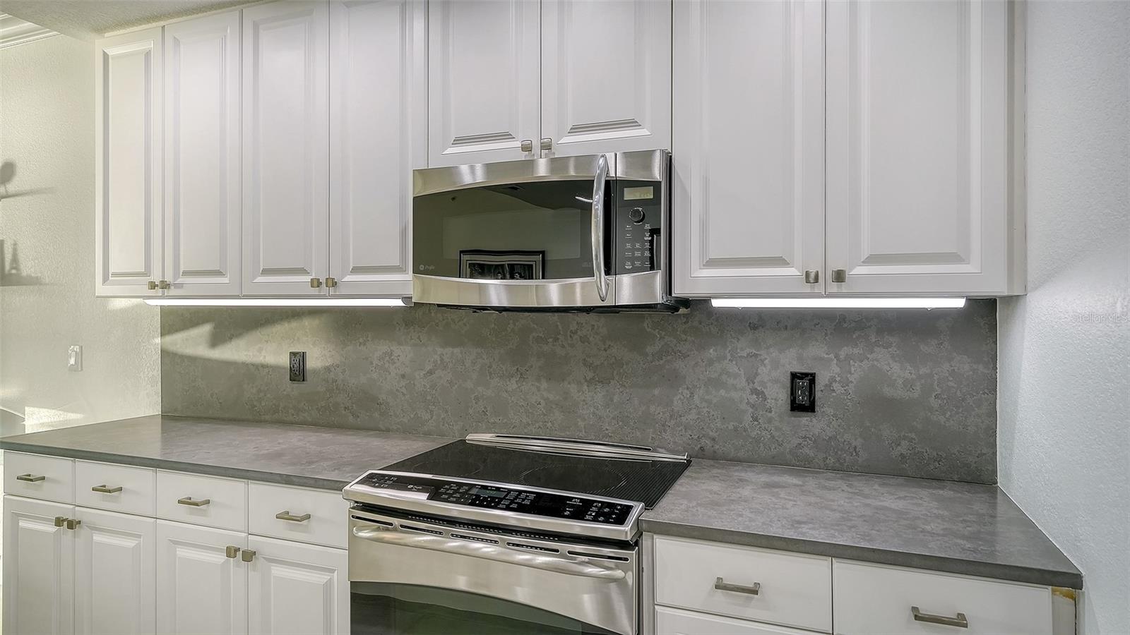 Image 17 of 51 For 166 Golden Gate Point 22