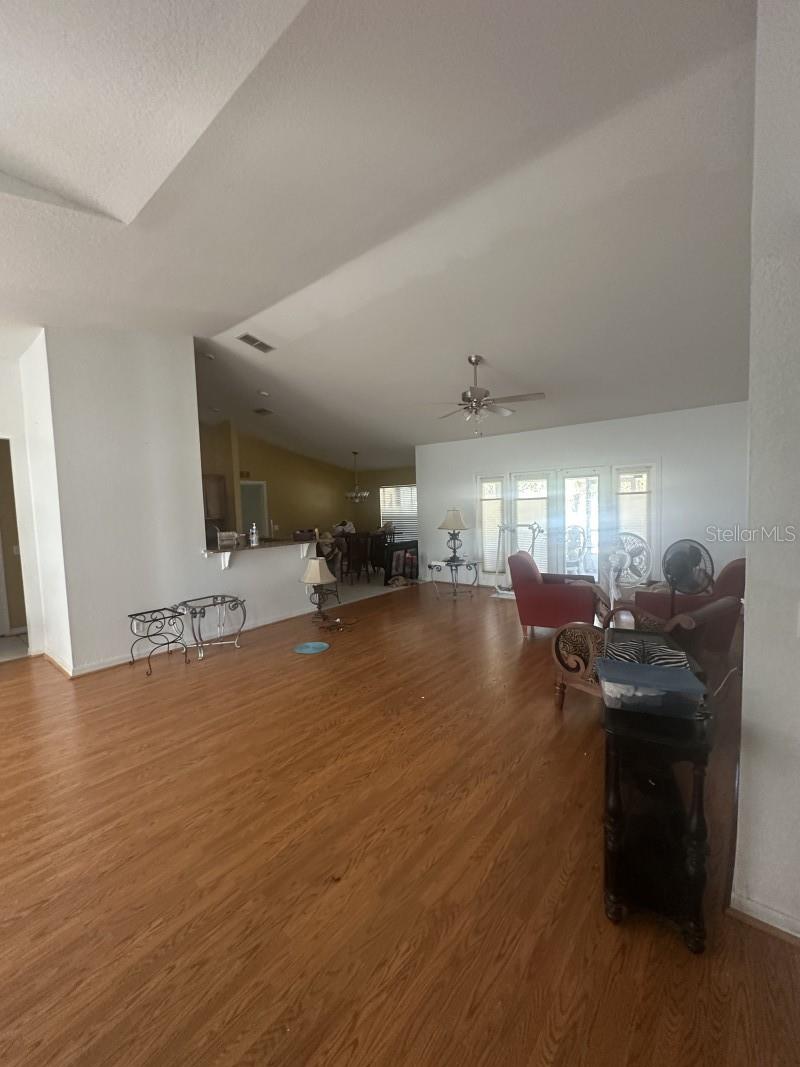 Image 10 of 24 For 419 Majestic Gardens Boulevard