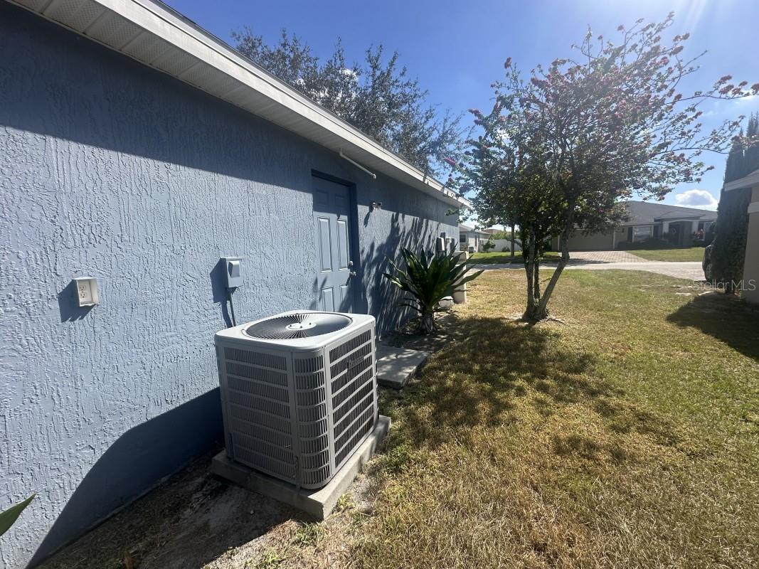 Image 20 of 24 For 419 Majestic Gardens Boulevard