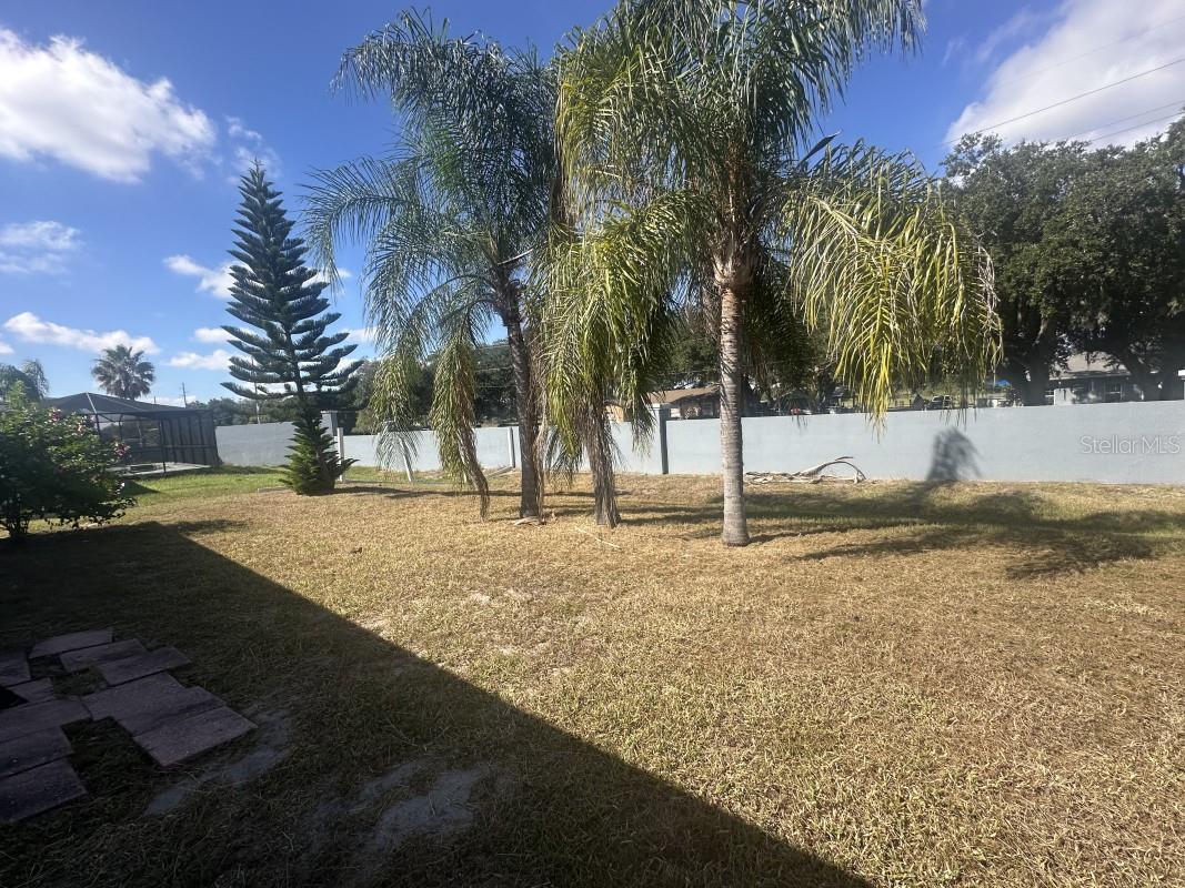 Image 22 of 24 For 419 Majestic Gardens Boulevard