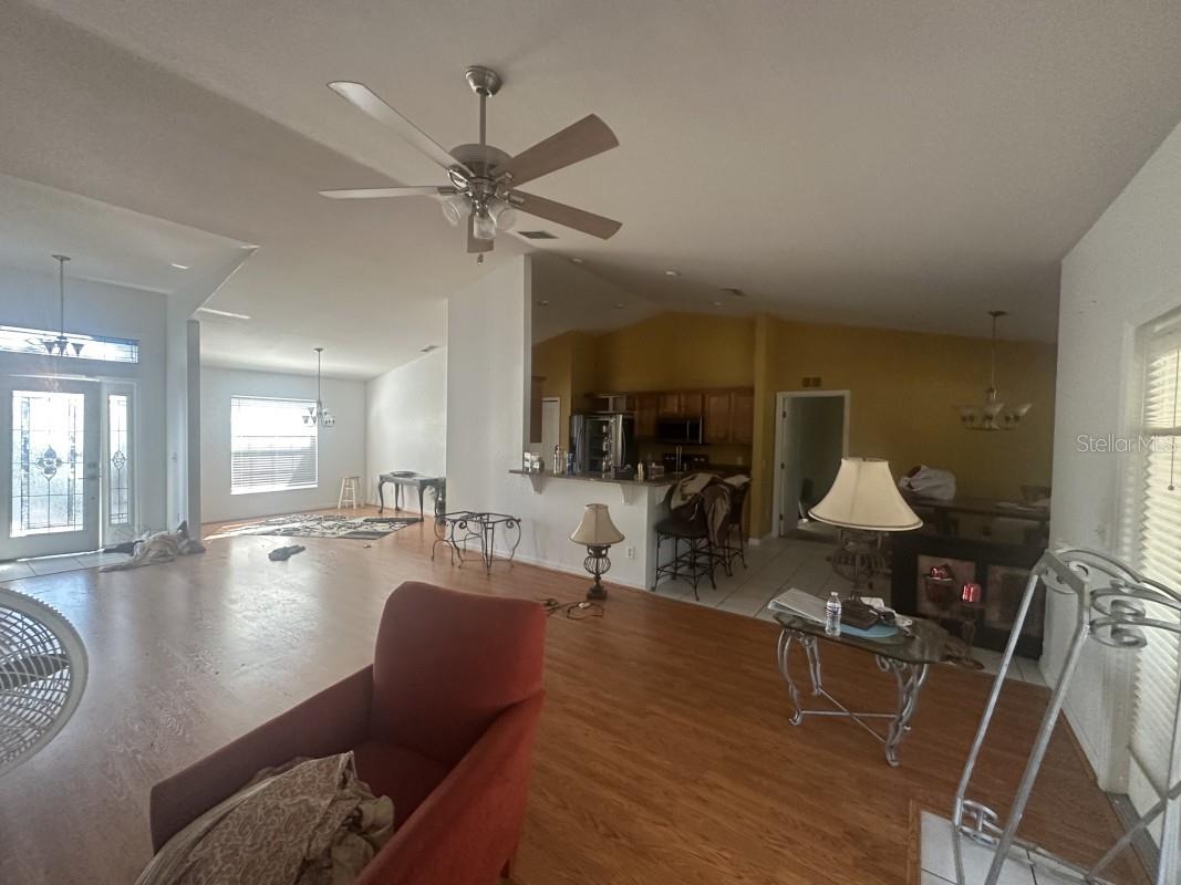 Image 4 of 24 For 419 Majestic Gardens Boulevard