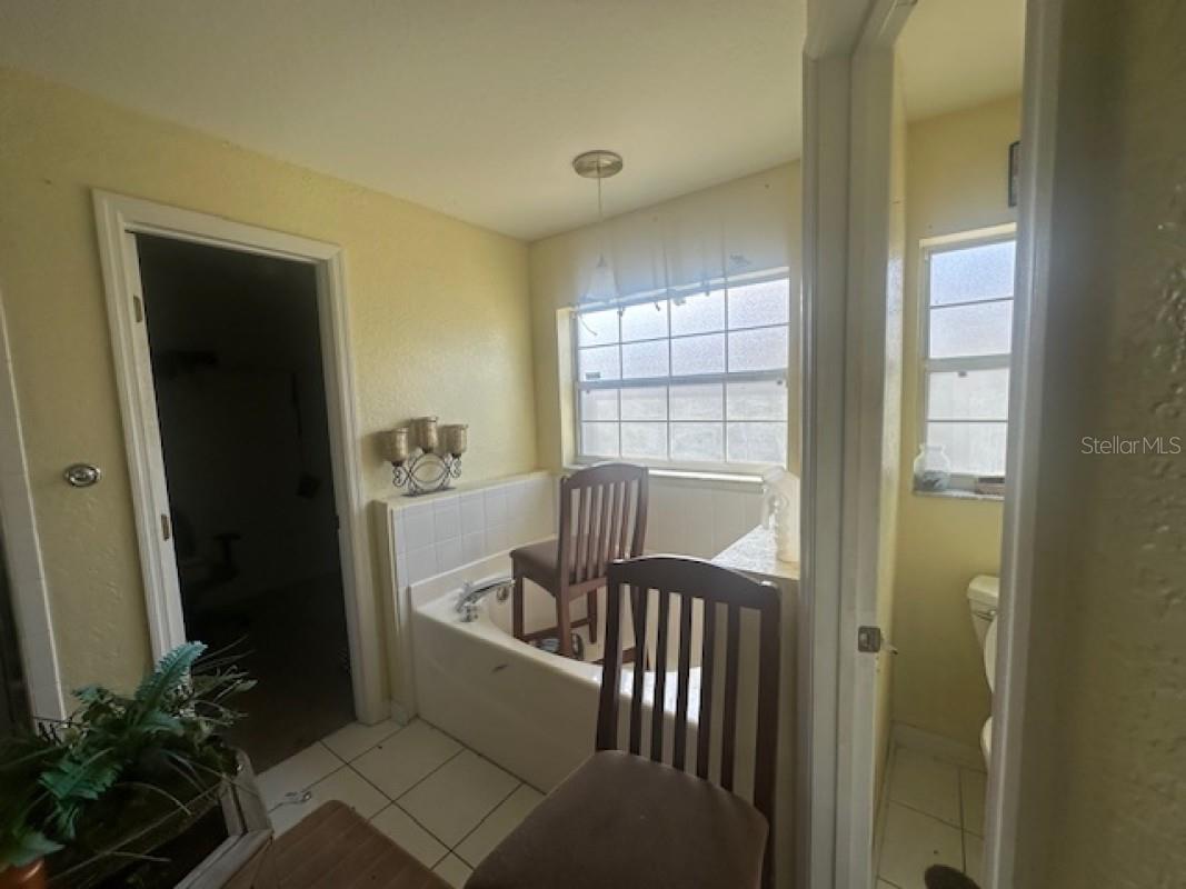 Image 8 of 24 For 419 Majestic Gardens Boulevard