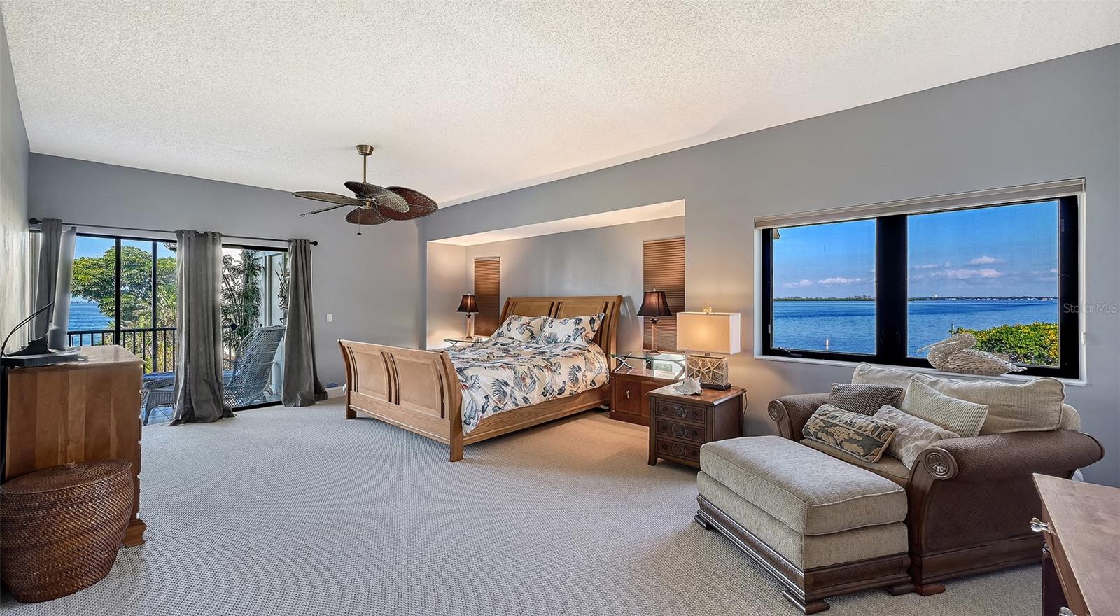 Image 14 of 59 For 3850 Mariners Walk 714