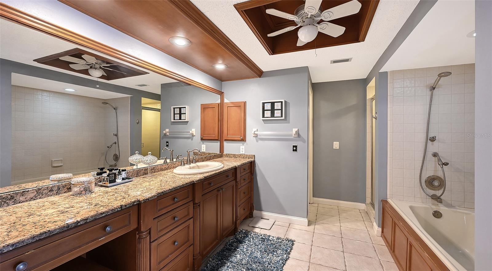 Image 17 of 59 For 3850 Mariners Walk 714