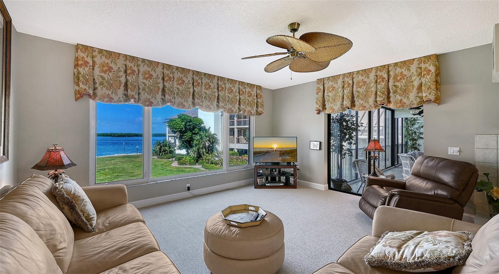 Image 7 of 59 For 3850 Mariners Walk 714