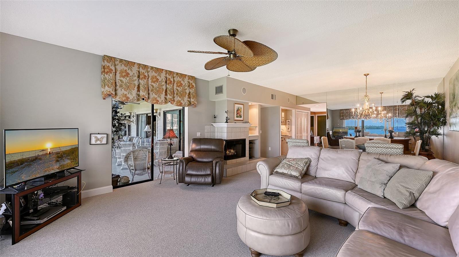 Image 9 of 59 For 3850 Mariners Walk 714