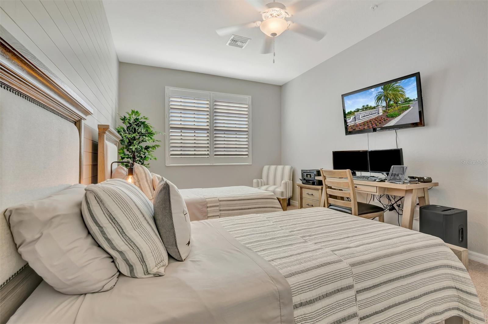 Image 26 of 92 For 17637 Gawthrop Drive 102