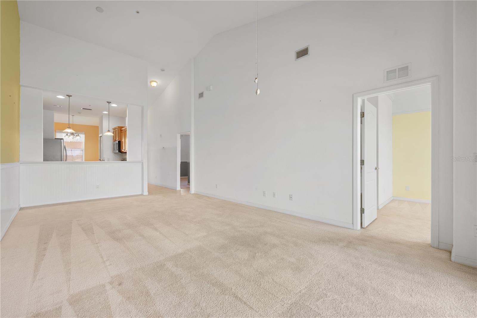 Image 10 of 56 For 915 Fairwaycove Lane 204