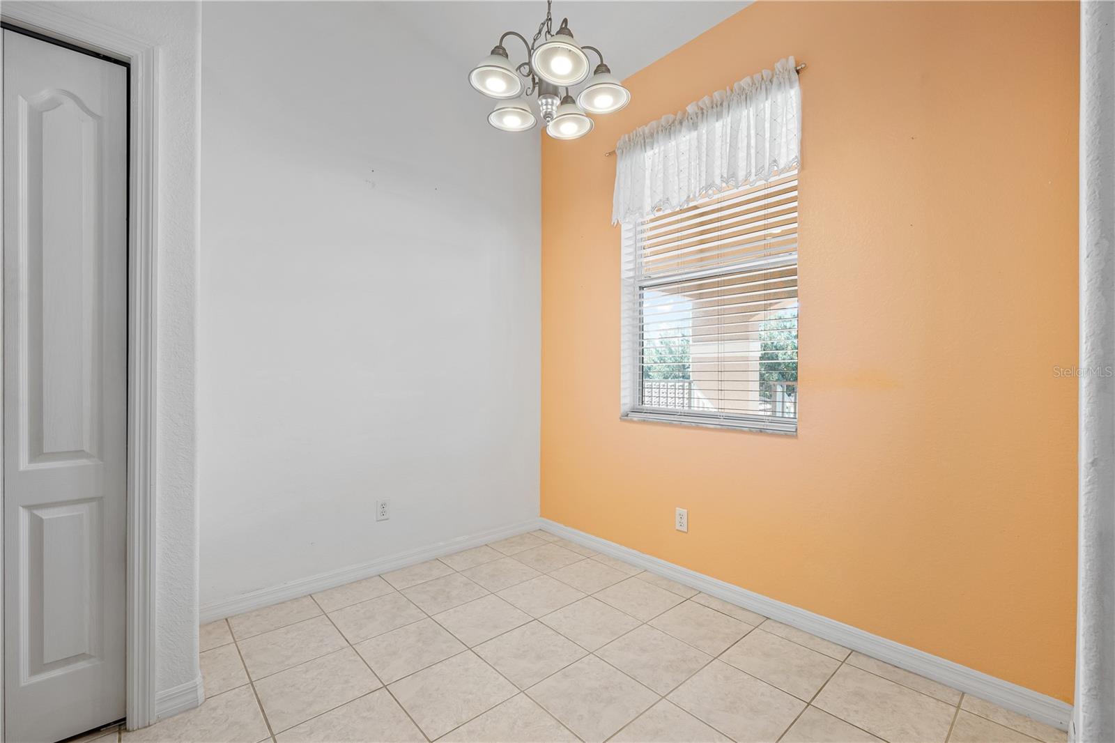 Image 13 of 56 For 915 Fairwaycove Lane 204