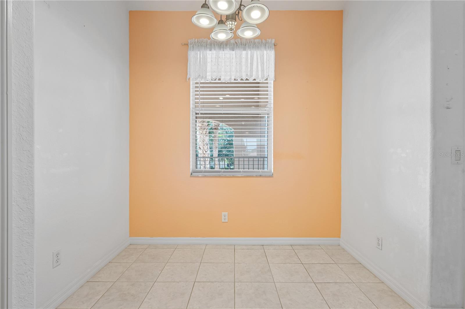 Image 14 of 56 For 915 Fairwaycove Lane 204