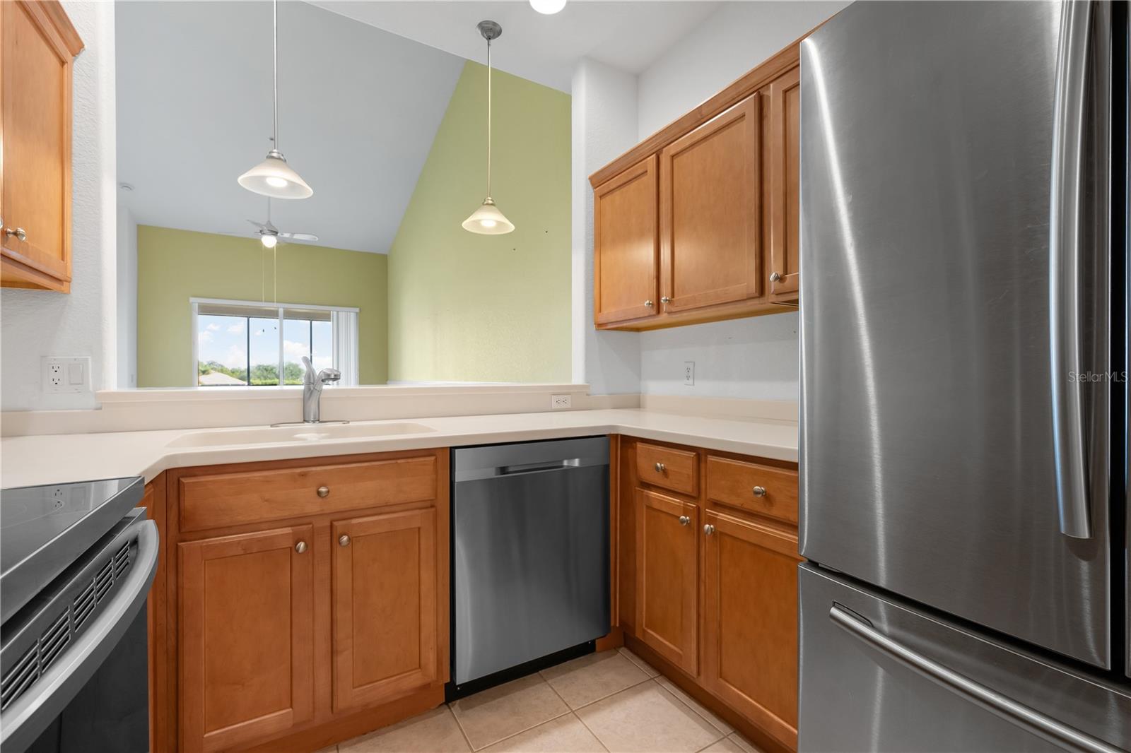 Image 17 of 56 For 915 Fairwaycove Lane 204