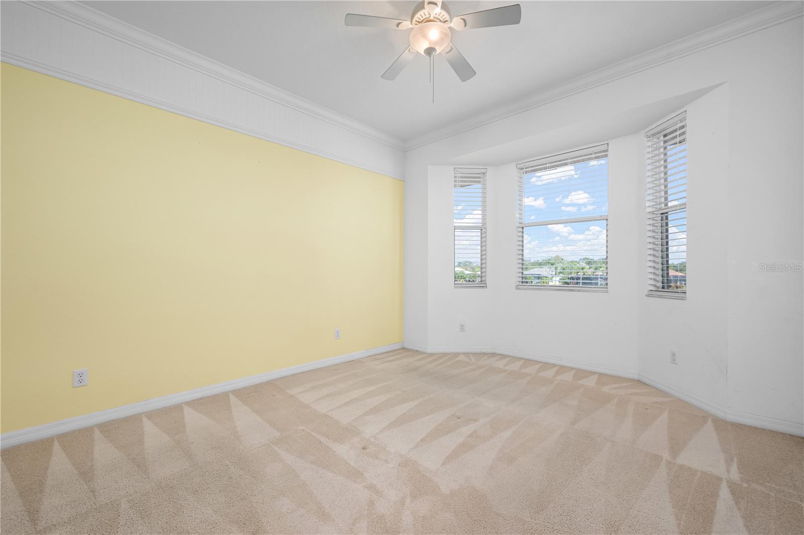 Image 20 of 56 For 915 Fairwaycove Lane 204